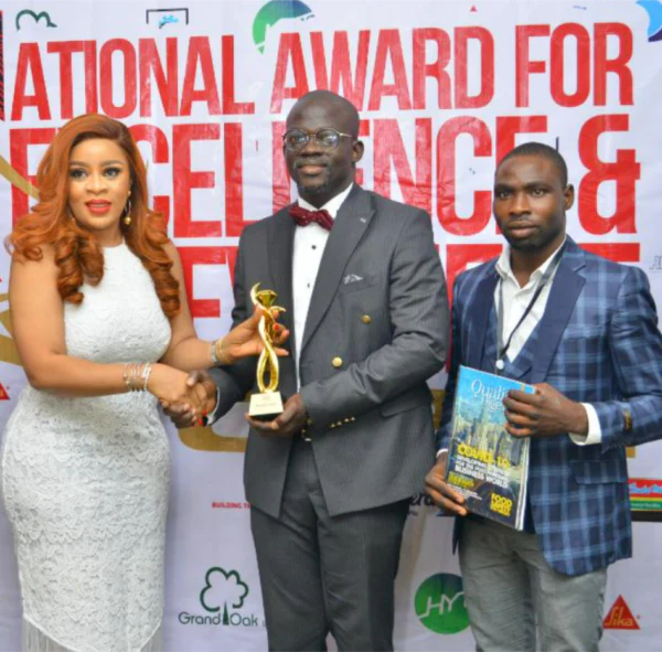 Dr. Stephen Adetutu Oniya receives the Best Technology Company of the Year trophy.