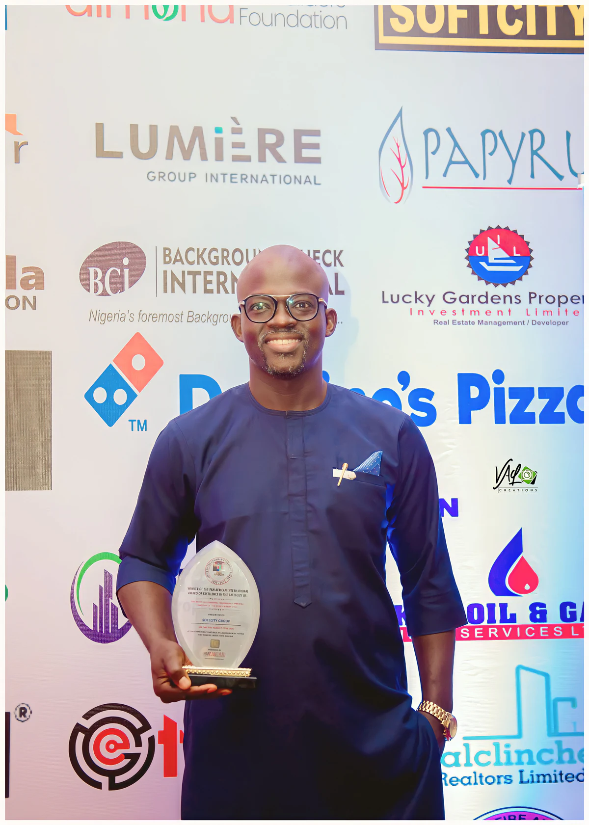 Dr. Stephen Adetutu Oniya holding Softcity Group’s Pan African recognition.